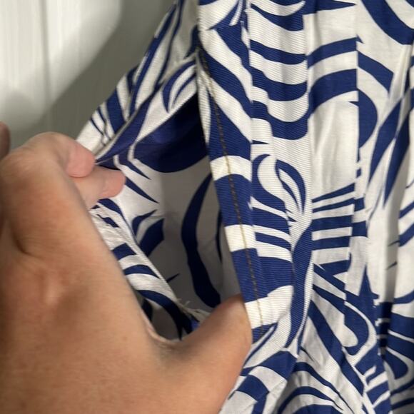 Cabi Blue and White Swirl Print Pleated A Line Skirt Size 6 - Picture 4 of 11